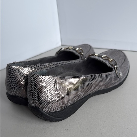 Vionic Alda Ballet Flats Metallic Pewter - Picture 5 of 16
